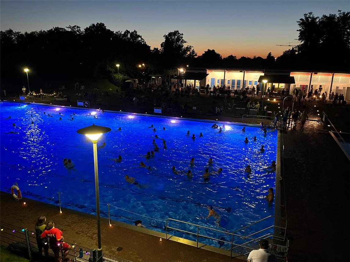 Das Abendschwimmen geht bis 23 Uhr. Foto: © Wallfahrtstadt Kevelaer 
