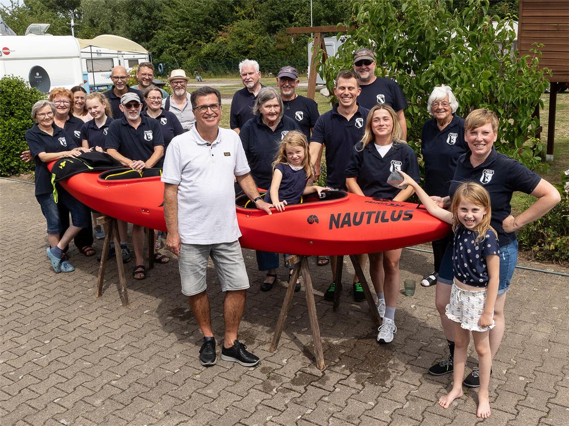 Das alte Boot war in die Jahre gekommen, dank Unterstützung des Stadtsportverbandes Rheinberg konnte das neue Boot angeschafft werden. Foto: Peter Meulmann