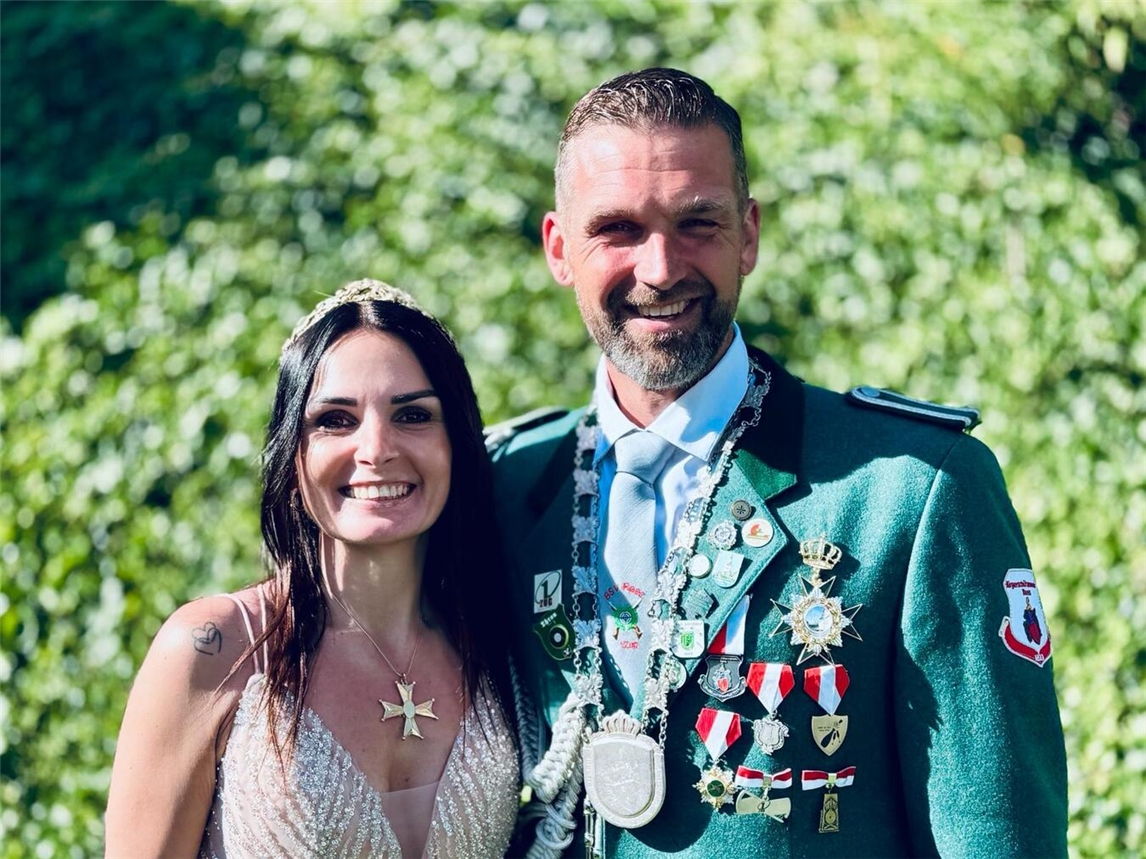 "Königspaar Marco und Daniela Stief in feierlicher Tracht, BSV Rees Fest"