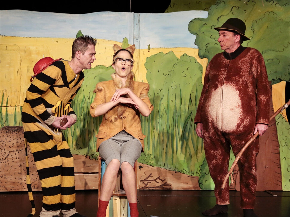 "Janosch-Buch-Theateraufführung für Kinder vom Trotz-Alledem-Theater, kreative Bühnenumsetzung"
