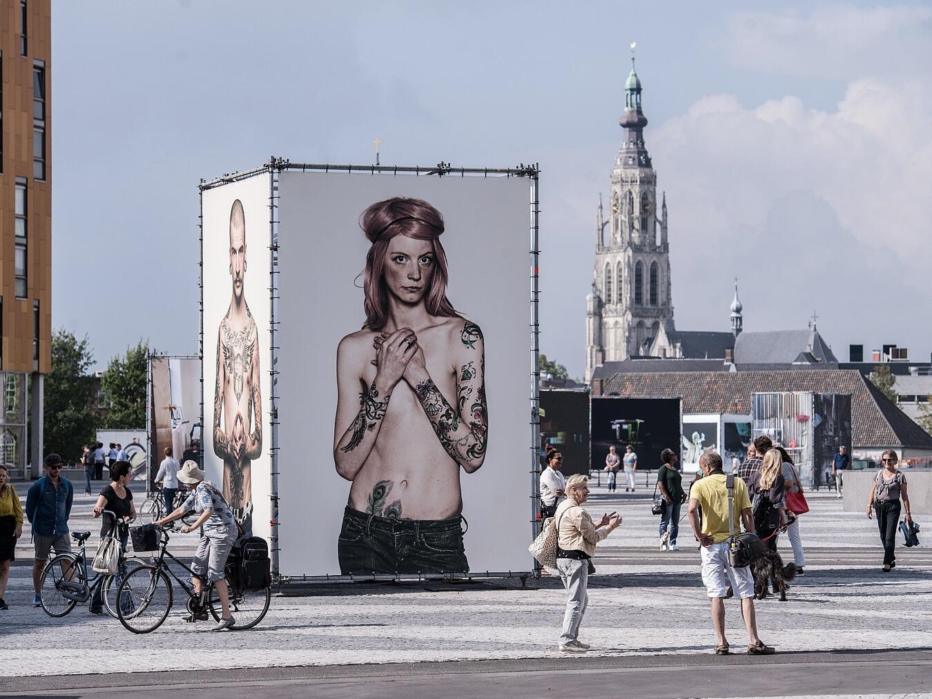 Brabant: überraschend nah, beeindruckend vielseitig "Plakat Breda Photo Festival 2026 mit Terminen 11. September bis 25. Oktober, Fotografie-Event in den Niederlanden"
