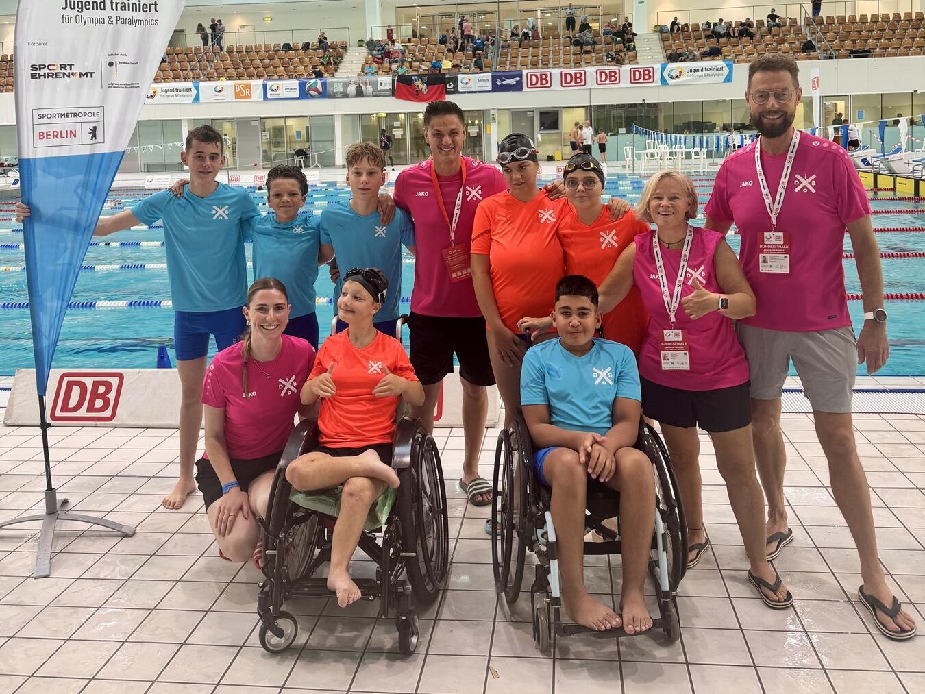 "Teamfeier beim Bundesfinale in Berlin, LVR-Dietrich-Bonhoeffer-Schule"