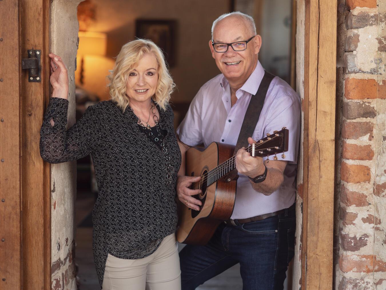 Das Duo HörBar bietet ein buntes Programm aus 160 Titeln. Foto: Markus van Offern