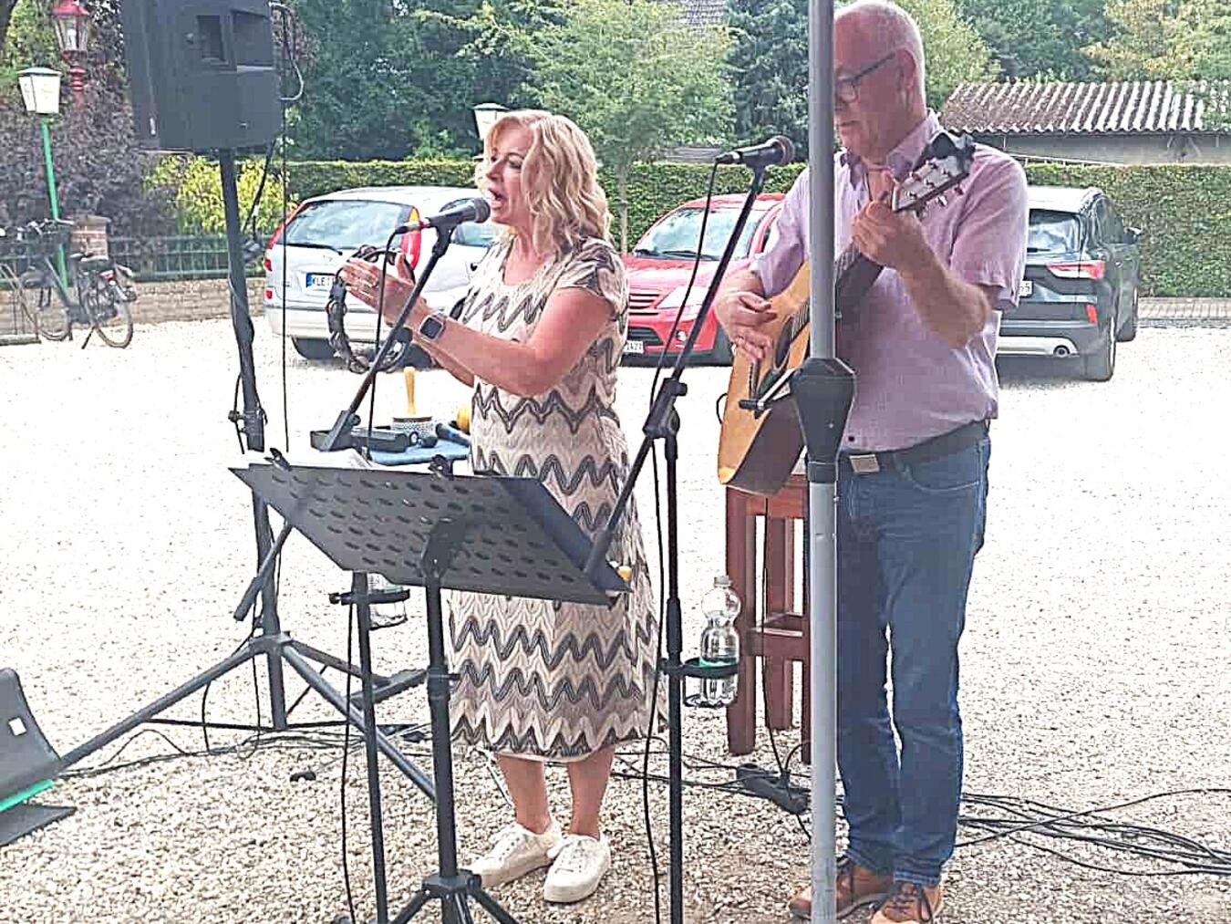 Das Duo HörBar sorgte für die musikalische Unterhaltung. Foto: VdK Uedem
