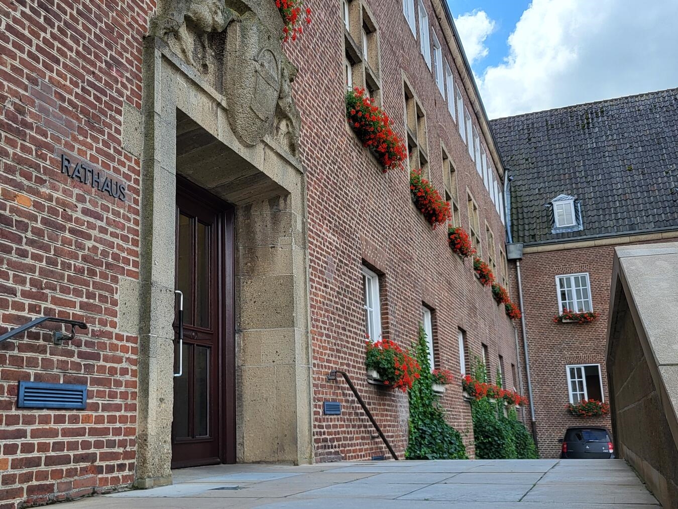 "Emmericher Rathaus geschlossen, Montagvormittag, Archivfoto von Michael Bühs"