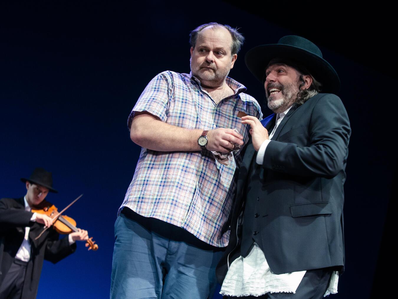 Das Ensemble besteht aus hochkarätigen Darstellern. Foto: Hamburger Kammerspiele