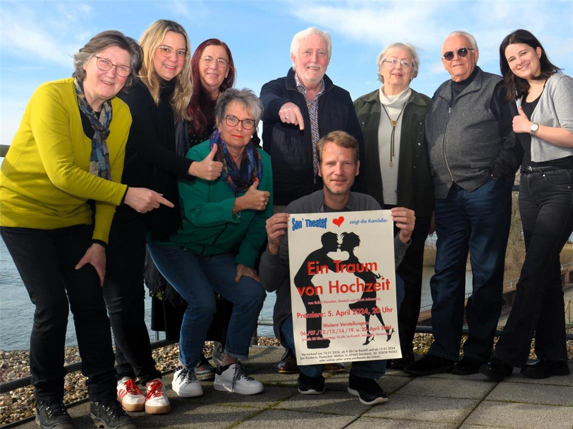 Das Ensemble (v.l.): Bärbel Melchers, Regina Leurs, Brigitte Remitschka, Hannelore Ehrlich, Dieter Kluth, Christian Grune, Renate Heursen-Janßen, Winfried Cleve und Jana Terhorst.Foto: Eberhard Schwenk