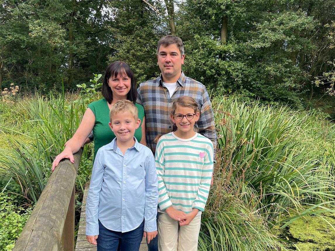 Das Erntekönigspaar Stefan III. mit Tanja I. Pellen und das Kinderkönigspaar Julian und Nieke Pellen. Foto: privat