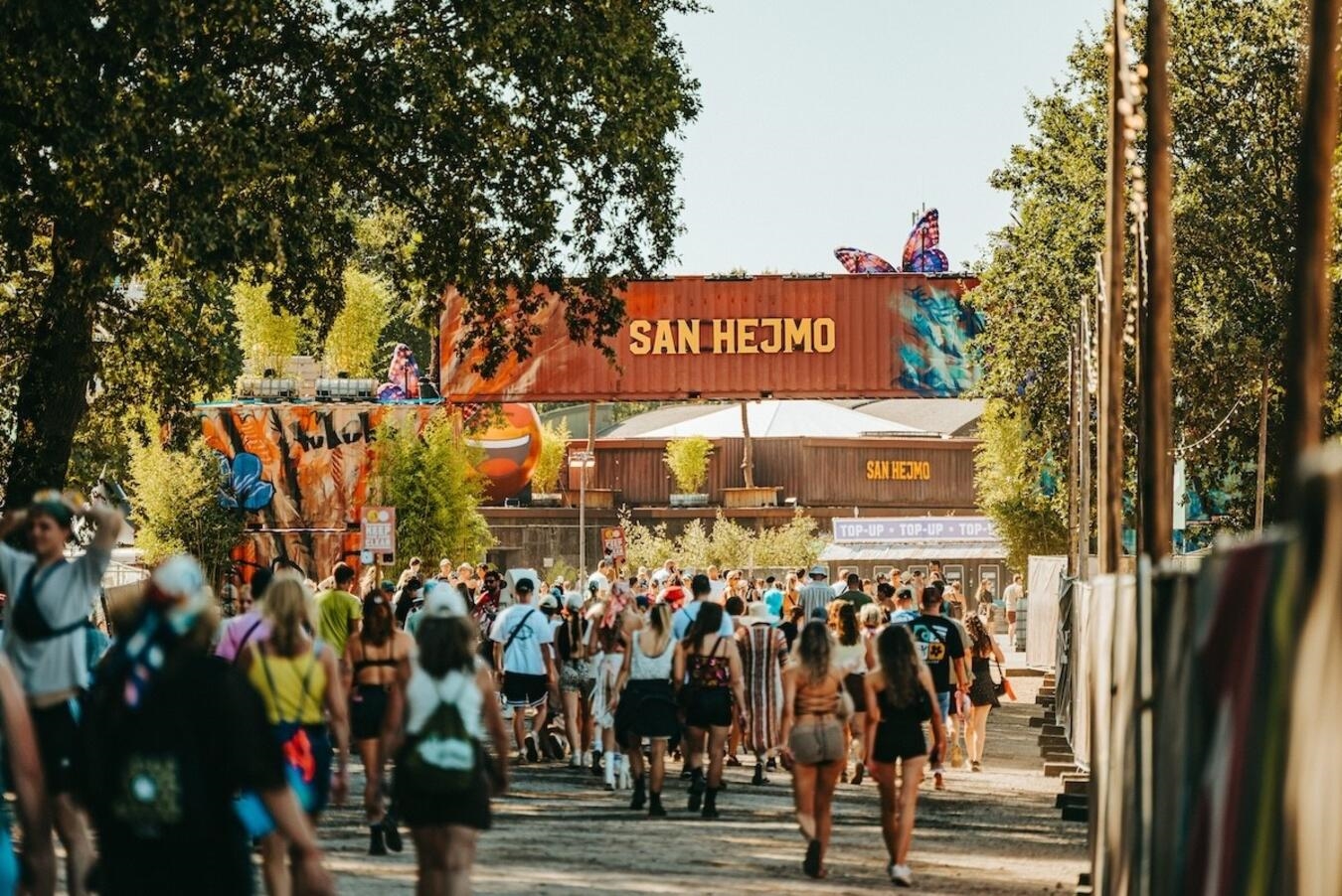 "1Live San Hejmo Festival 2023 am Airport Weeze: 75.000 Gäste feiern mit internationalen Stars bei sommerlichem Wetter."