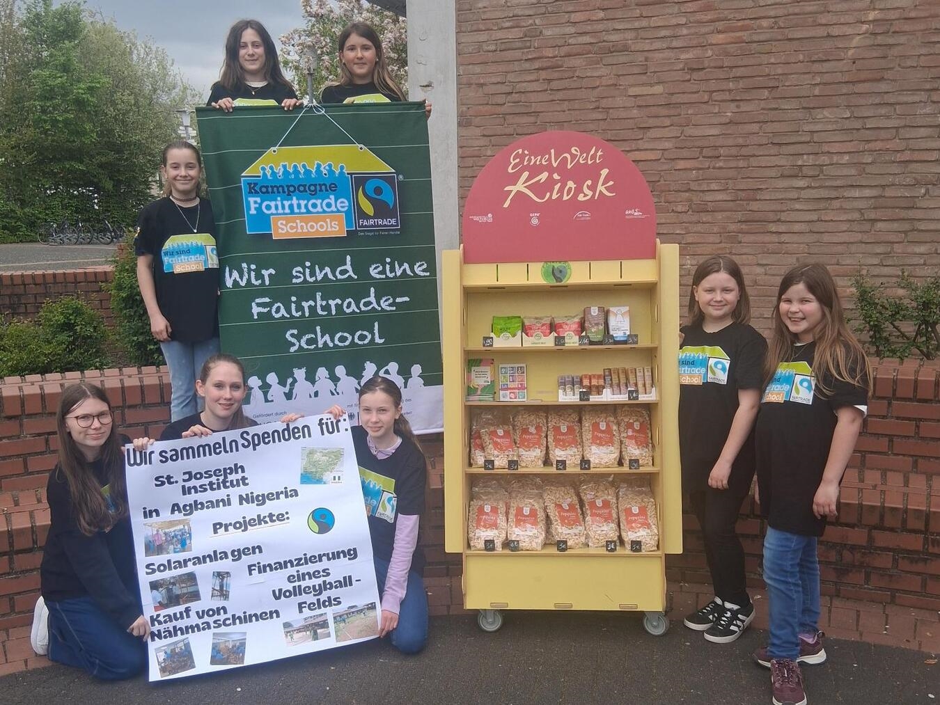 Das Fairtrade-Team des Städtischen Stiftsgymnasiums Xanten sammelt regelmäßig Spenden für eine Schule in Nigeria. Foto: Stiftsgymnasium Xanten