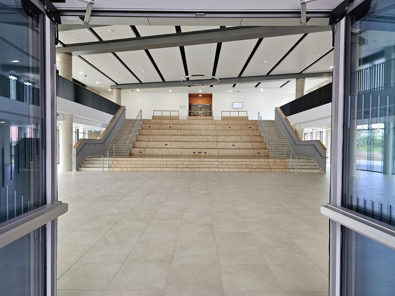 Das Forum ist das Herzstück der neuen Realschule. 