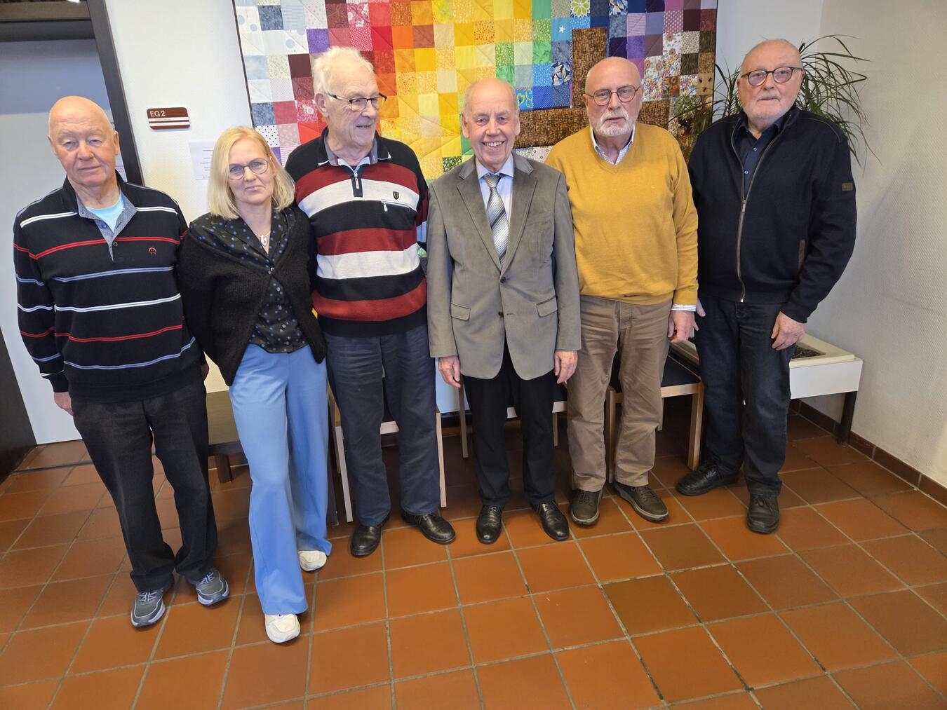 Das Foto zeigt den Jubilar Franz-Josef Adrian und die Mitglieder des Leitungsteams der Materborner KAB. Foto: KAB Materborn