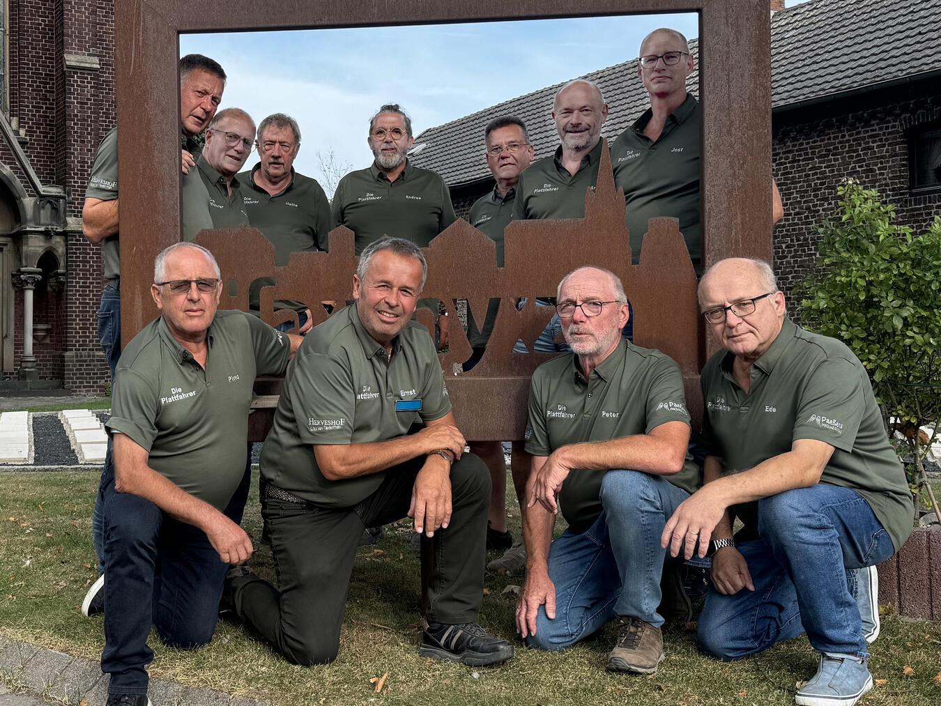 Das Foto zeigt die aktuelle Mannschaftsaufstellung: (hinten v.l.n.r.) Paul Schüren, Theo Troost, Hartmut Maas, Andrea del Ben, Norbert Paeßens, Arne Weißenfels, Jost Netze, (vorne v.l.n.r.) Gerhard Pins, Ernst Hegmans, Peter Benger und Hans-Jakob Tebarth. Foto: privat