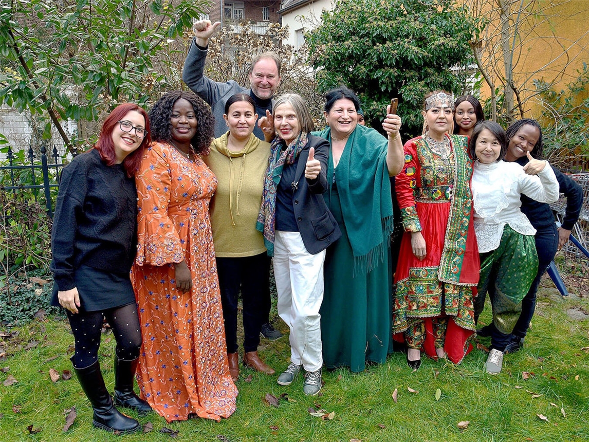 Das Frauencafé Mifgash, das Maria Schneider-Bless (5.v.l.) seit der ersten großen Flüchtlingswelle im Jahr 2015 anbietet, feiert in diesem Jahr sein zehnjähriges Bestehen. NN-Foto: Rüdiger Dehnen
