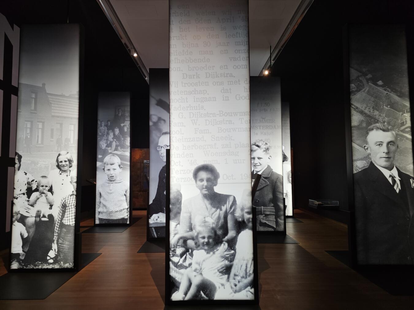 Das friesische Widerstandsmuseum hat im Fries Museum ein dauerhaftes Zuhause . Hier werden unter anderem einige persönliche Geschichten jener Menschen erzählt, die während des zweiten Weltkriegs in Friesland lebten...