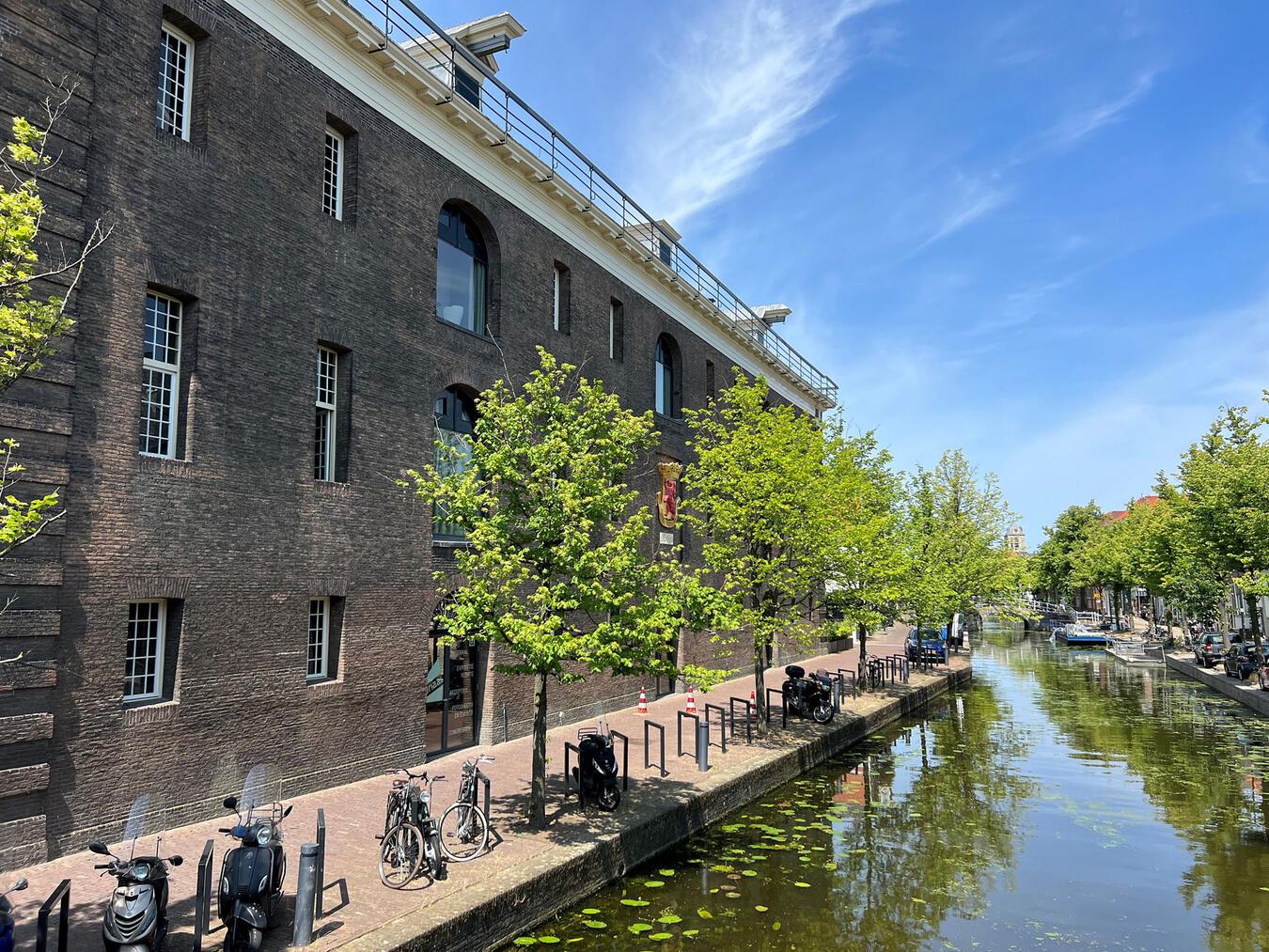 Das frühere Lagerhaus für Kanonen und andere Rüstungsgüter wurde in das moderne Boutiquehotel Arsenaal Delft umgebaut.