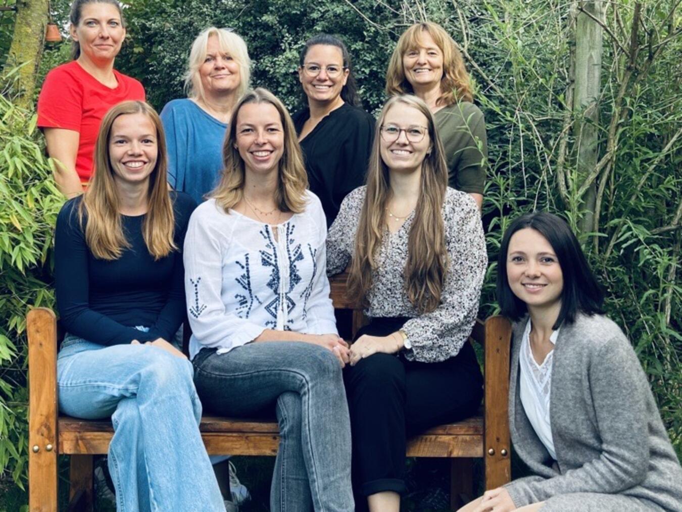 Das Gänseblümchen-Team mit (hintere Reihe v.l.n.r.): Kerstin Arians (Aufsichtsrat), Annette Heesen (pädagogische Leitung), Nina Trienekens (Geschäftsführung), Daniela Voss (stellvertretende Geschäftsführung), (vordere Reihe v.l.n.r.) Hannah Cremers (stellvertretende Kitaleitung Wankum), Johanna Dauksch (Kitaleitung Wankum), Ann-Katrin Friedrichs (Kitaleitung Wachtendonk) und Helene Seidl (Aufsichtsrat). Foto: privat