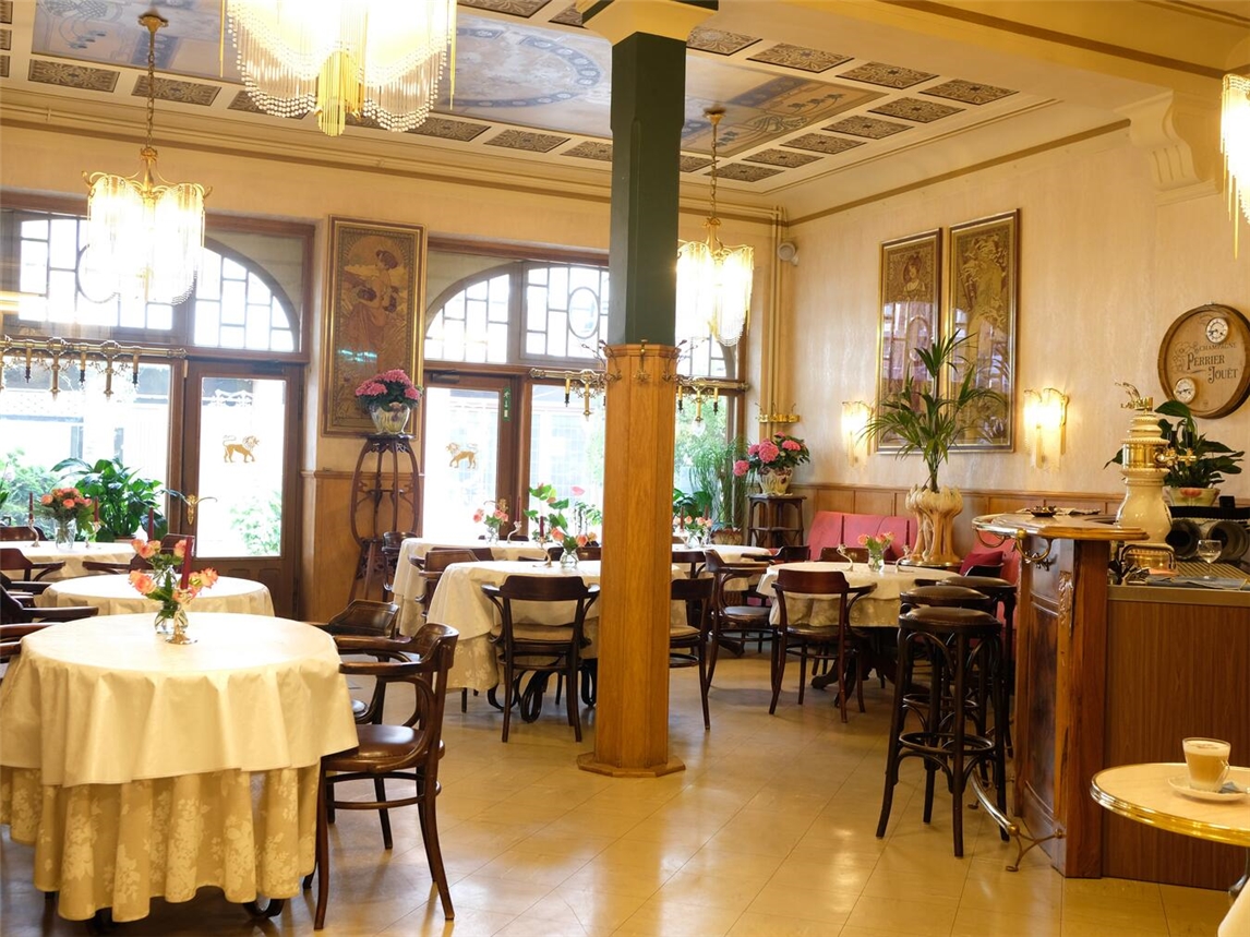 Das Gästeführungs-Team erinnert im historischen Ambiente des „Hotels Goldener Löwe“ an eine bewegende Zeit in der Wallfahrtsstadt Kevelaer. Foto: Irmgard Baers