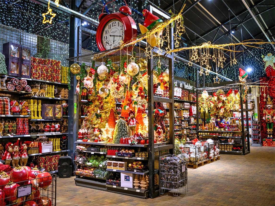 "Weihnachtswelt im Gartencenter Leurs mit festlicher Dekoration in der Winterzeit, Archivbild von Petra Lenssen"