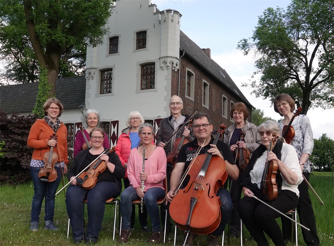 "Gelderner Kammerorchester Musikkreis Veert spielt im Haus Ingenray, Foto von H.J. Windeln"