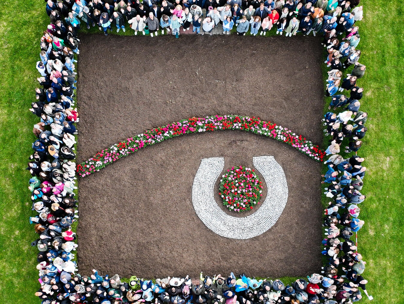 "Gruppenfoto vom Fortbildungstag, Teilnehmer lächeln in die Kamera"