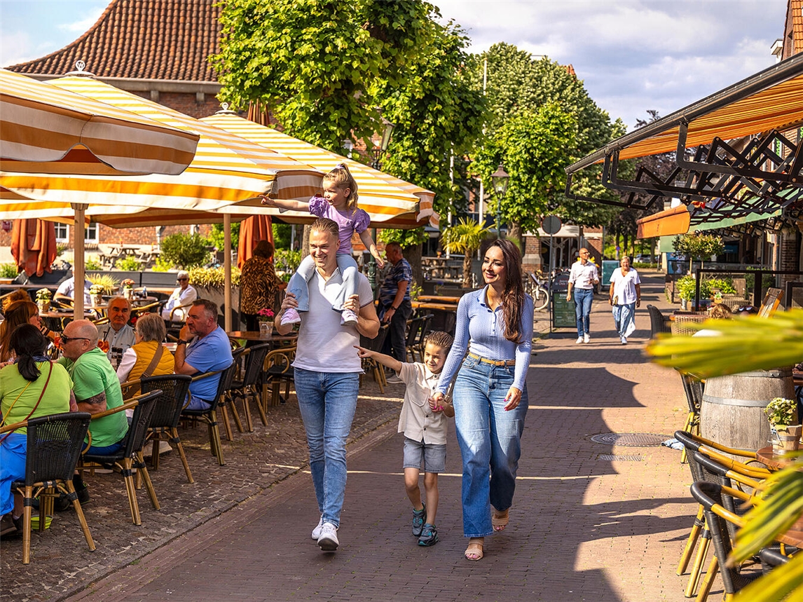 Das gemütliche Zentrum von Arcen ist immer einen Besuch wert, besonders lecker wird es aber beim Spargelmarkt am Himmelfahrtstag.