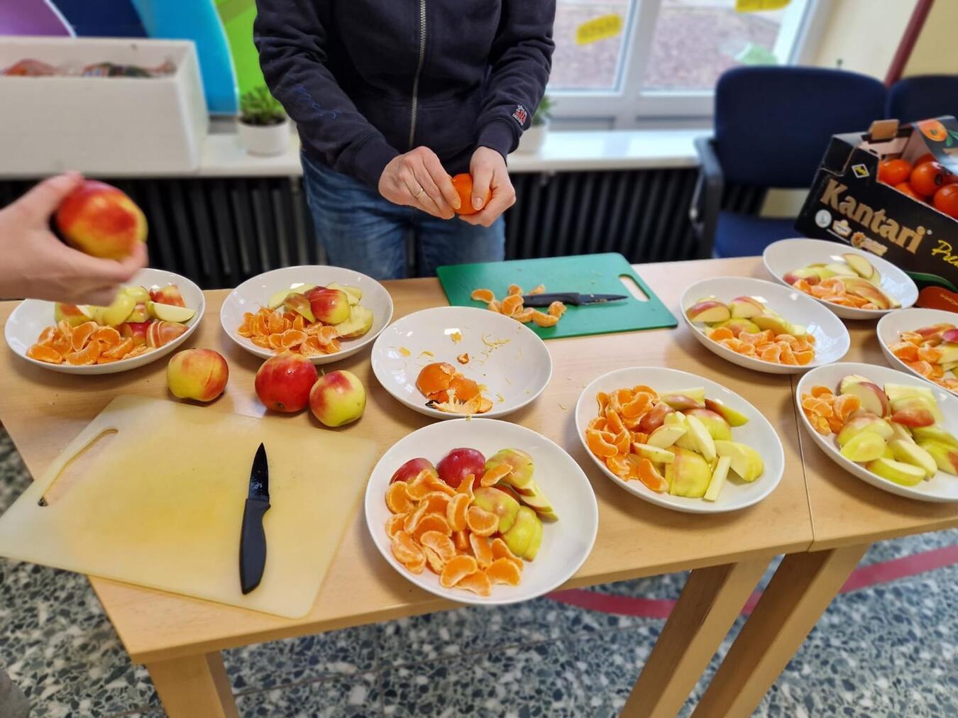 Das gesunde Schulobst spendet der Kinderschutzbund Alpen allen Grundschulen. Foto: privat