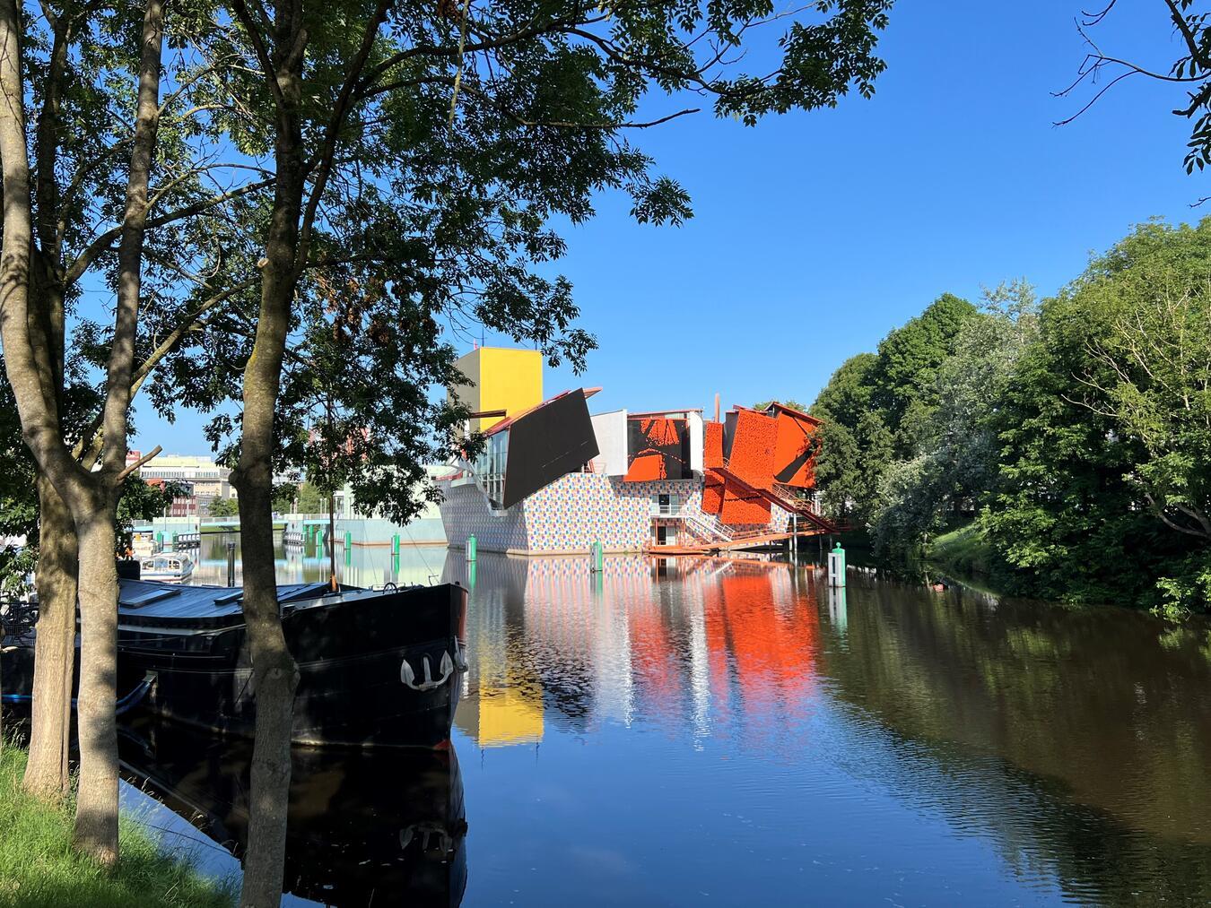 Das Groninger Museum sollten sich Kunstliebhaber nicht entgehen lassen.