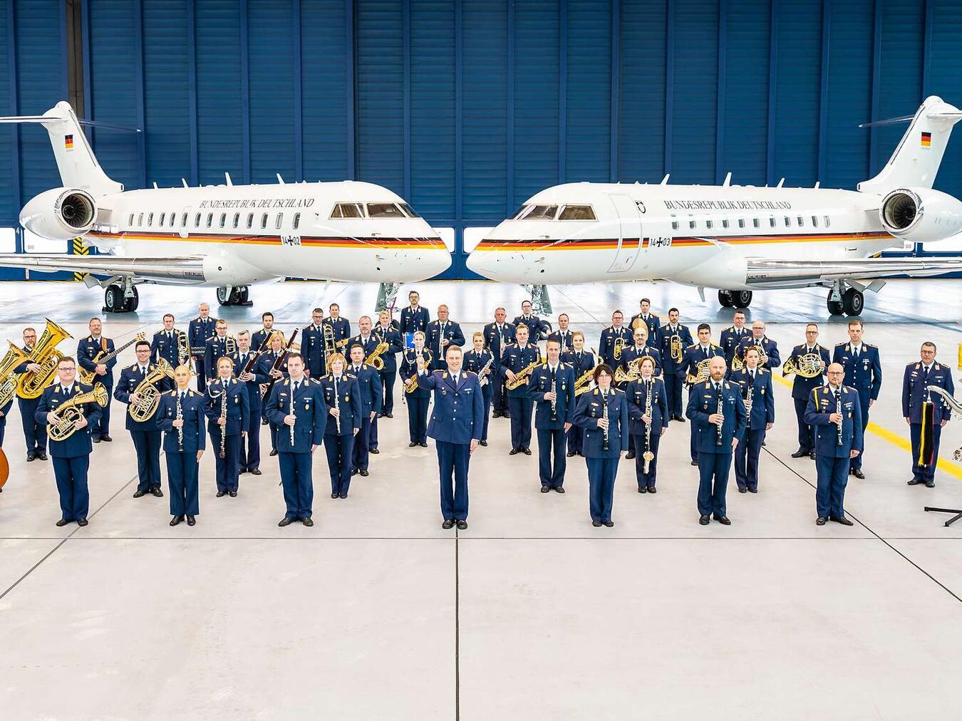 Das große sinfonische Blasorchester des Luftwaffenmusikkorps Münster unter Leitung von Major Alexander Kalweit kommt nach Emmerich ins Stadttheater. Foto: Bundeswehr