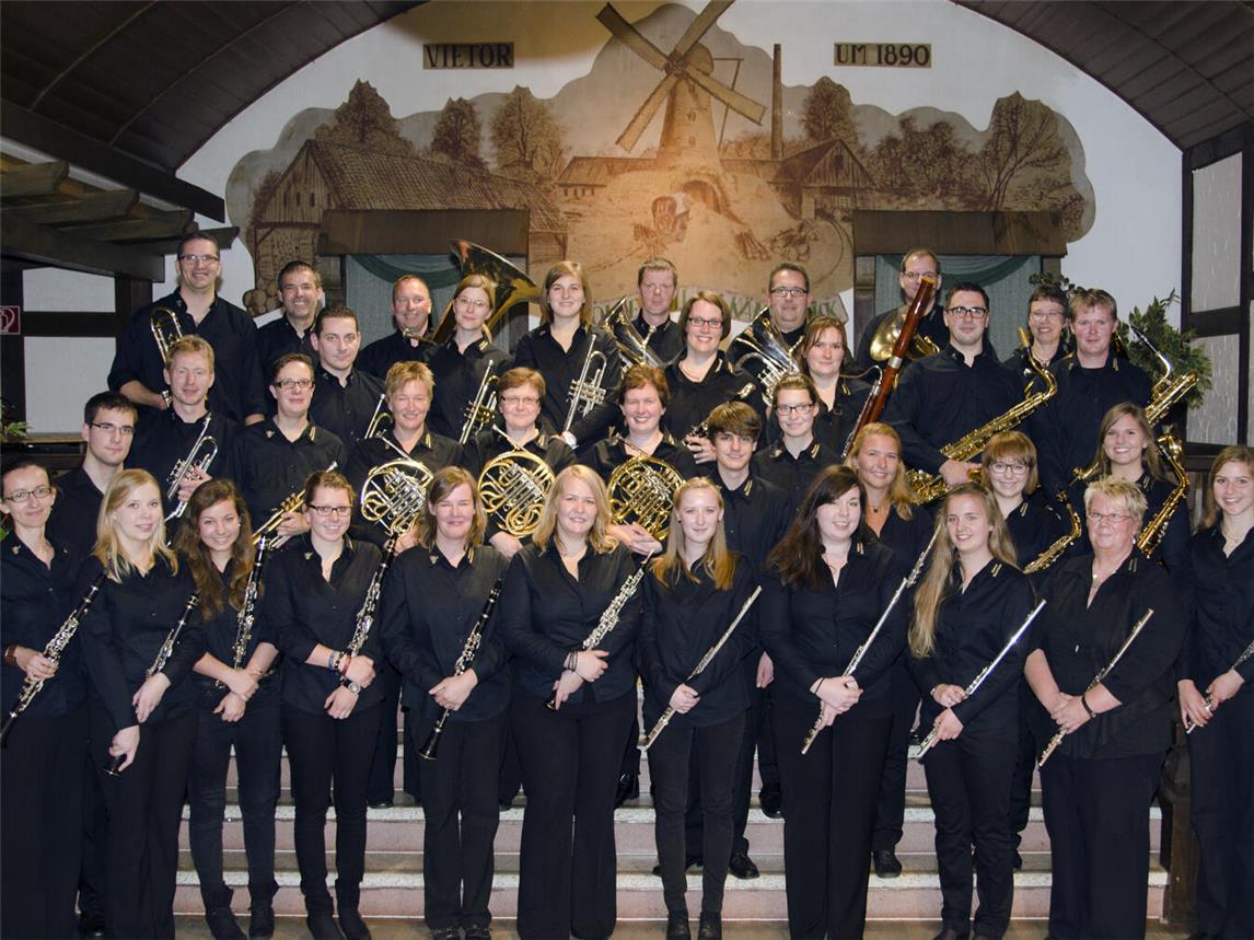 Das Halderner Blasorchester vor einem Auftritt im Sommer 2021. Foto (Archiv): AI-Foto