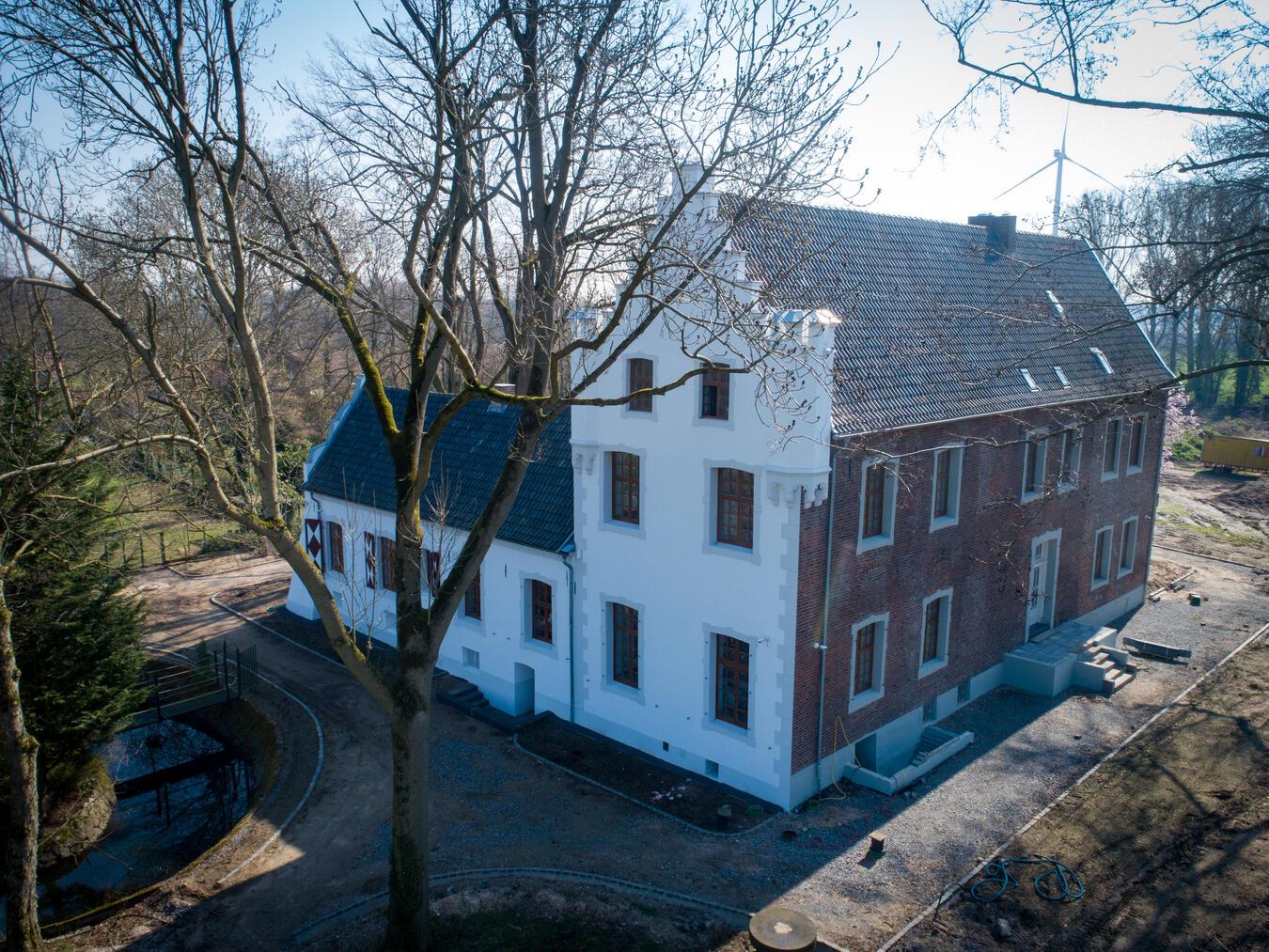 Die Vogelwelt am Niederrhein Das Haus Ingenray in Geldern-Pont ist Sitz der Emilie und Hans Stratmans-Stiftung des Historischen Vereins für Geldern und Umgegend. Foto: Seybert