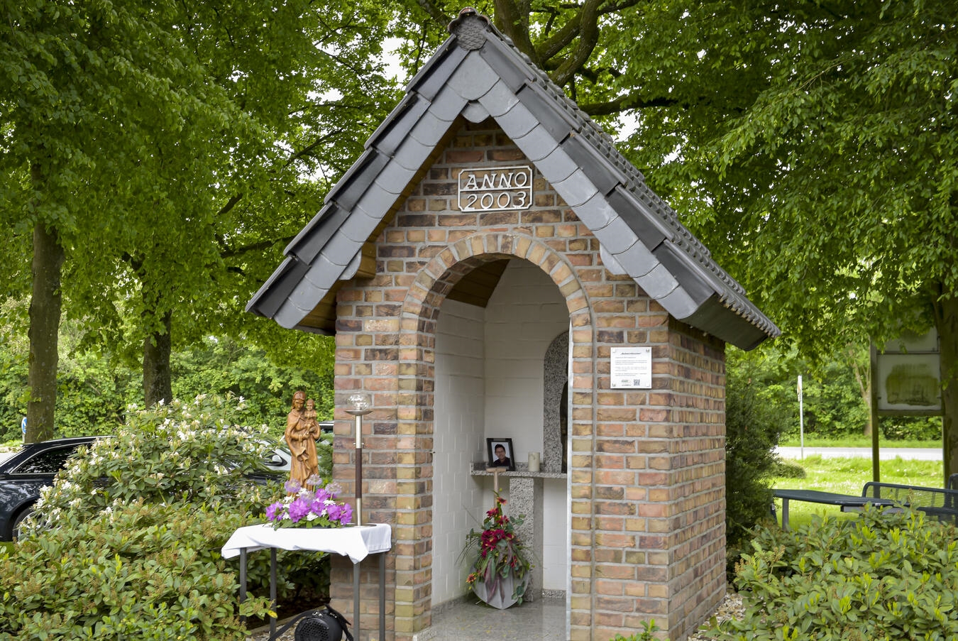 "Heiligenhaus der IGBCE Ortsgruppe Linker Niederrhein in Issum, Neustraße, Außenansicht, Foto: privat"