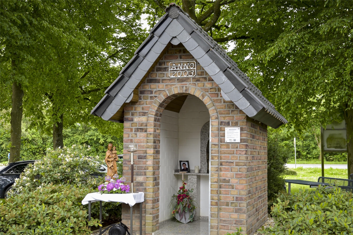 "Heiligenhaus der IGBCE Ortsgruppe Linker Niederrhein in Issum, Neustraße, Außenansicht, Foto: privat"