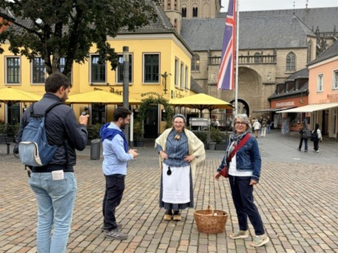 Das italienische Reisemagazin „Addò Way“ drehte unter anderem auf dem Xantener Marktplatz. Foto: TIX