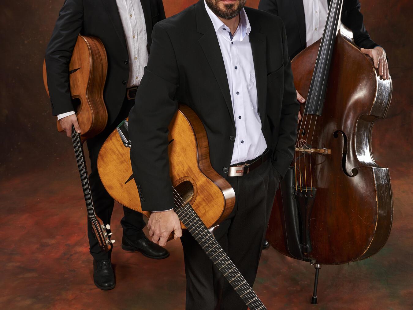 Kulturkreis Wachtendonk startet in das neue Jahr 2025 Das Joscho Stephan Trio mit (v.l.n.r.) Sven Jungbeck, Joscho Stephan und Volker Kamp spielt am 21. Februar in Wachtendonk. Foto: Manfred Pollert