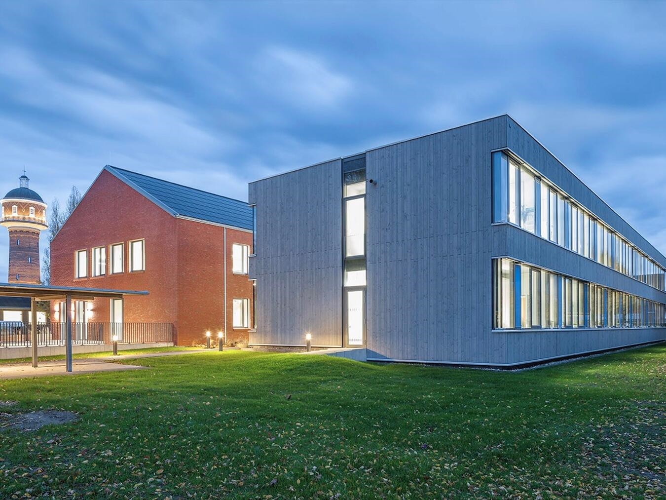 "Jugend- und Verwaltungszentrum Kevelaer, Gewinner Iconic Award 2026, modernes Architekturdesign"