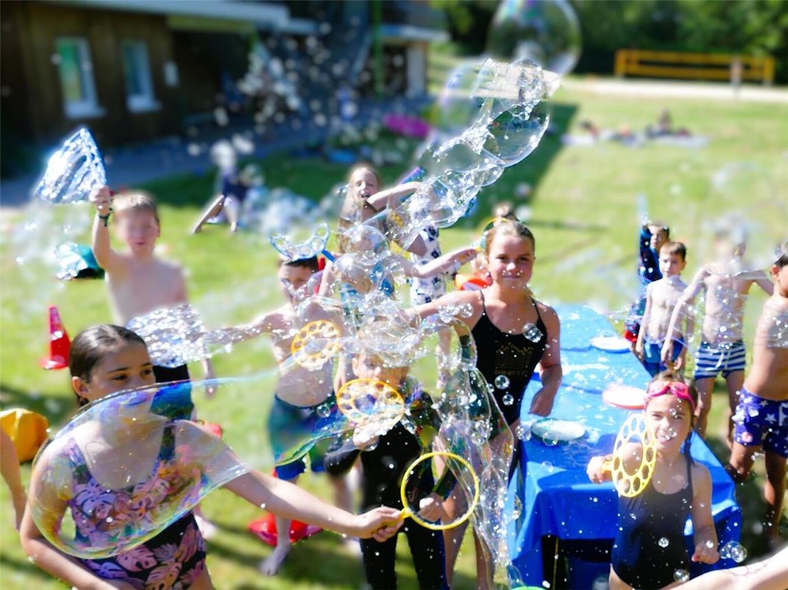 Das Kevelaerer Freibad verwandelt sich in eine spritzige Partyoase.Foto: Zephyrus