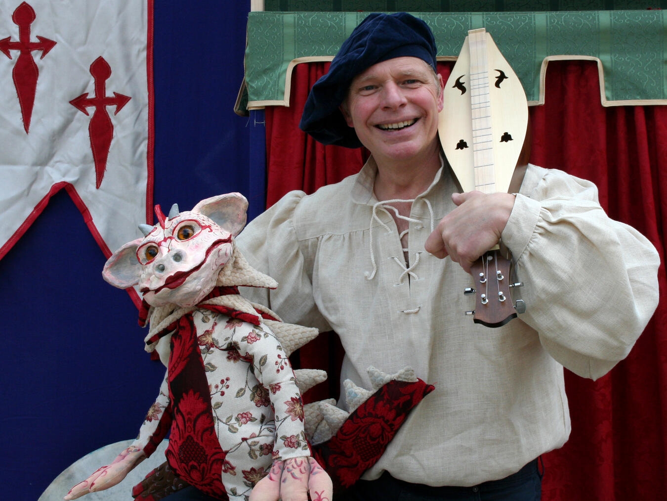 Das Kindertheater „Ritterhelmpflicht für kleine Drachen“ vom Theater Töfte aus Halle am 24. Januar im Bürgerhaus Rees. Foto: Theater Töfte