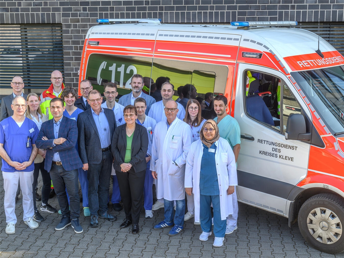 Das Klinikpersonal freut sich über die Fachauszeichnung als Zentrum für Herz-Lungen-Wiederbelebung. Foto: Marc Albers