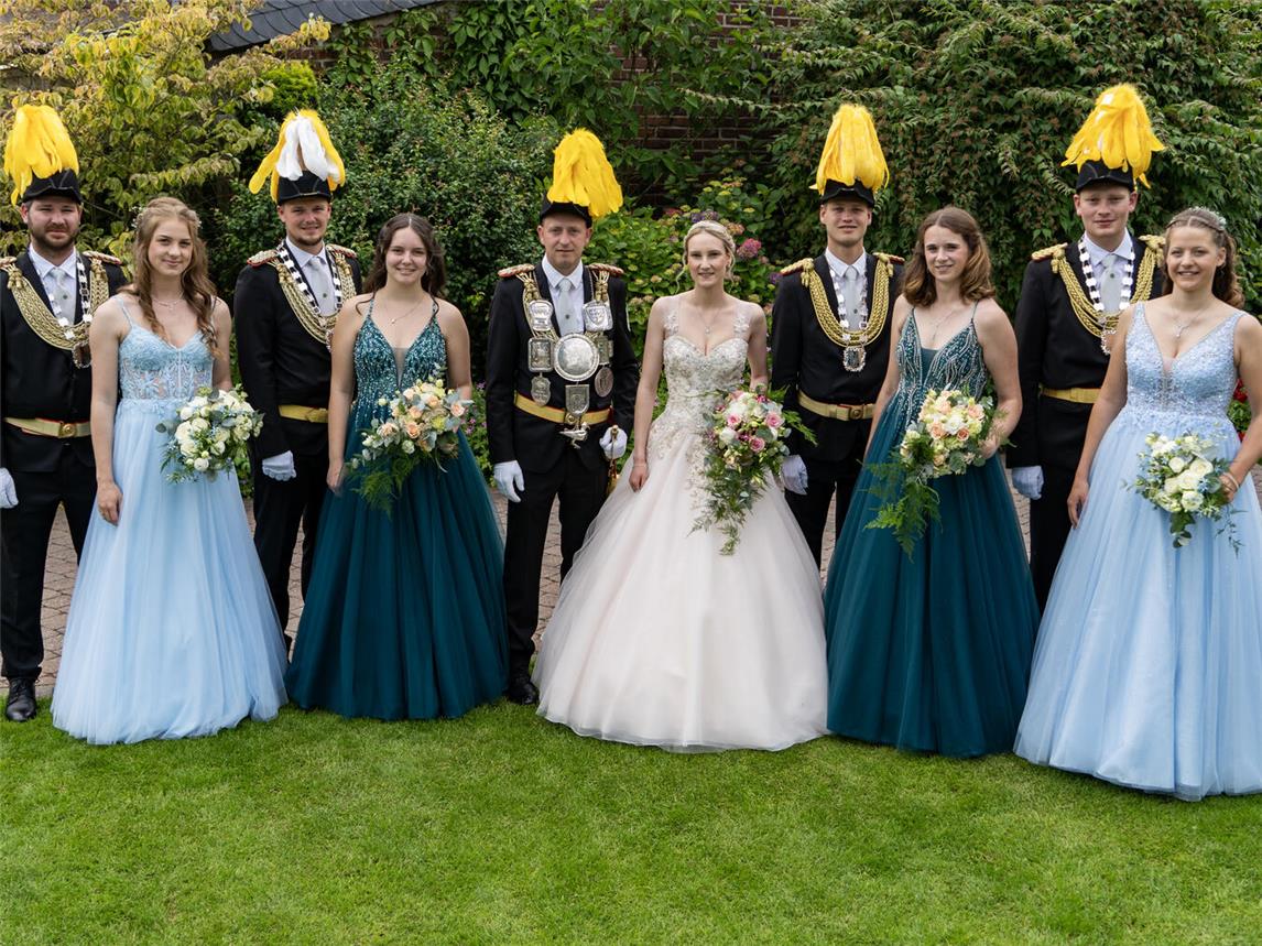 Das Königsquintett: (v.l.) Pascal Druyen, Emely Geubbels, Marvin Waerdt, Laura Wilmsen, Kevin van Beeck, Maya Heide, Tobias Jakobs, Verena Jentjens, Max Waerdt und Mira Wienhofen. NN-Foto: Gerhard Seybert