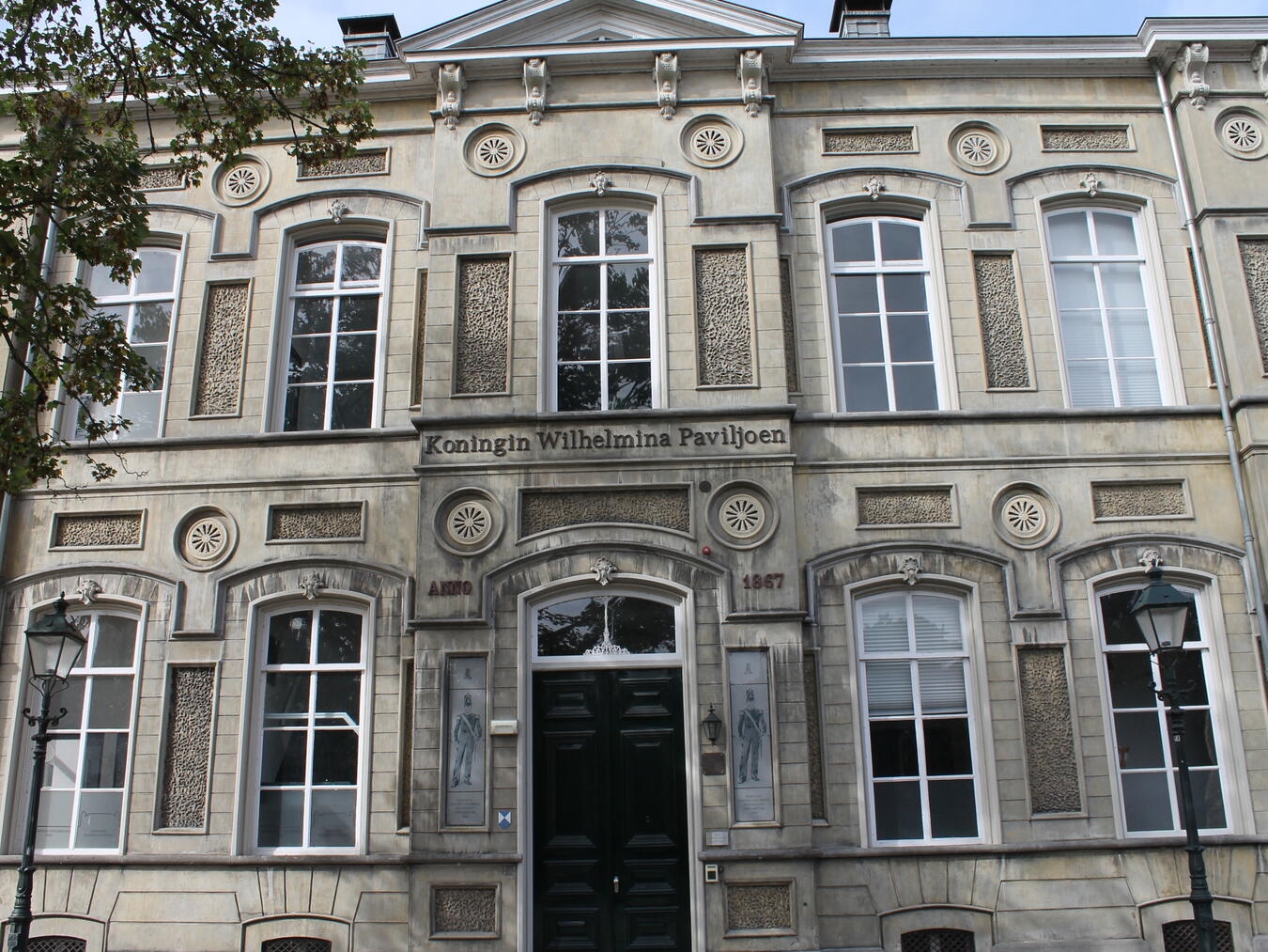 "Koningin Wilhelmina Paviljoen in Den Haag, Symbol der Stadtverbundenheit mit dem niederländischen Königshaus"