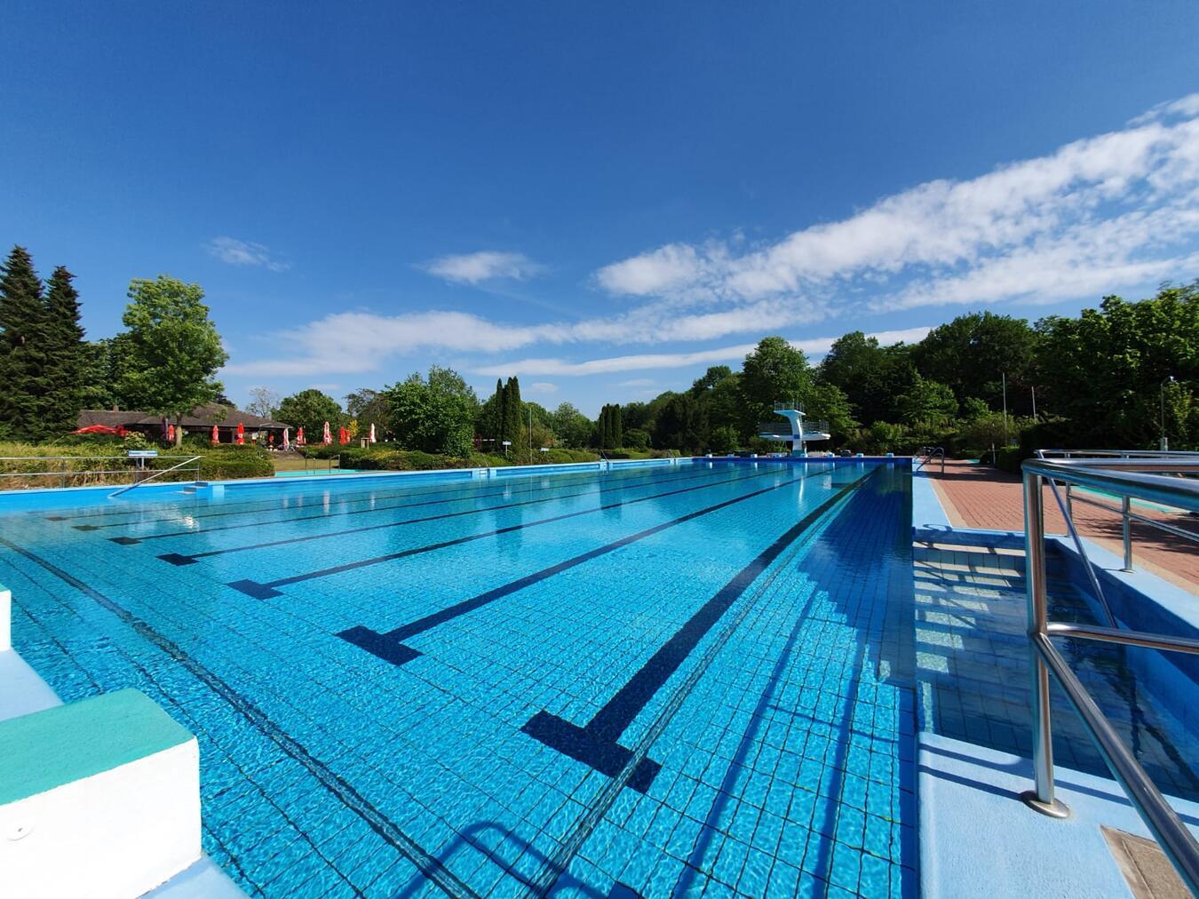 Underberg-Freibad schließt Das kühle Nass erfrischt nur noch bis zum 8. September seine Gäste. Foto: Stadt Rheinberg