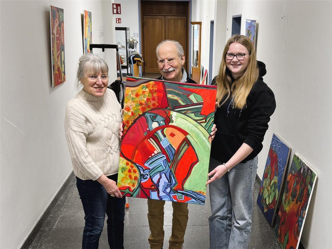 Das Künstlerpaar Sabine Franke und Hartmut Köhl (v. li.) präsentiert ab Sonntag ihre Werke im Reeser Rathaus. Foto: Stadt Rees