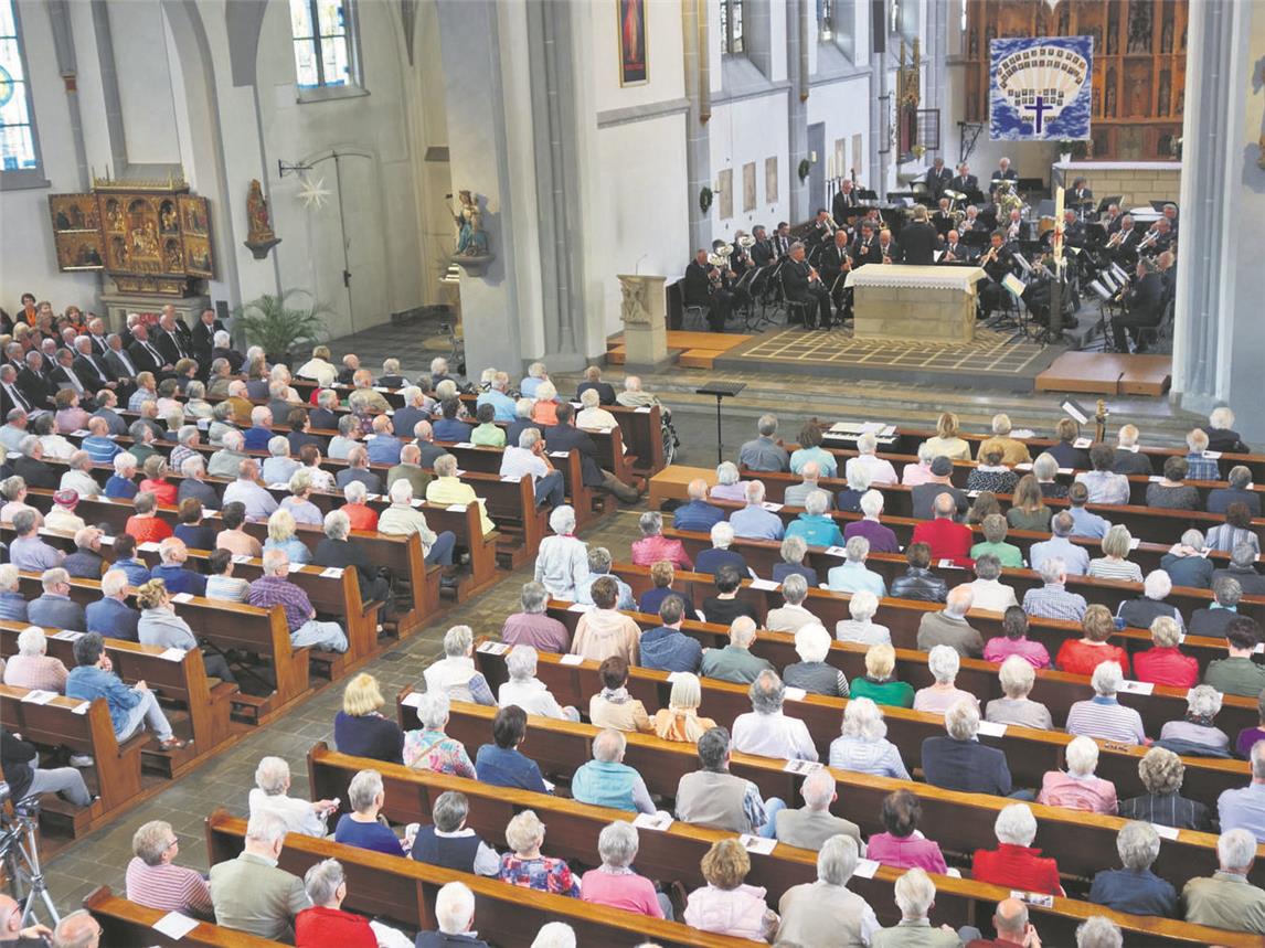 Das Landespolizeiorchester bei seinem Konzert 2019 in der Pfarrkirche St. Cyriakus Weeze. Foto: privat