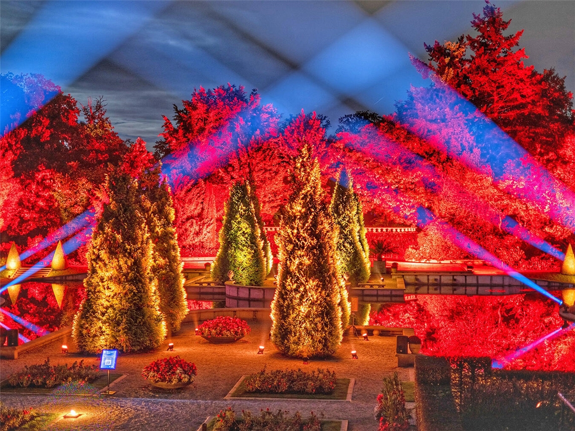 Das Lichtkunst-Event „Enchanted Gardens“ findet vom 10. Oktober bis zum 1. November statt. Foto: Norman van Schijndel