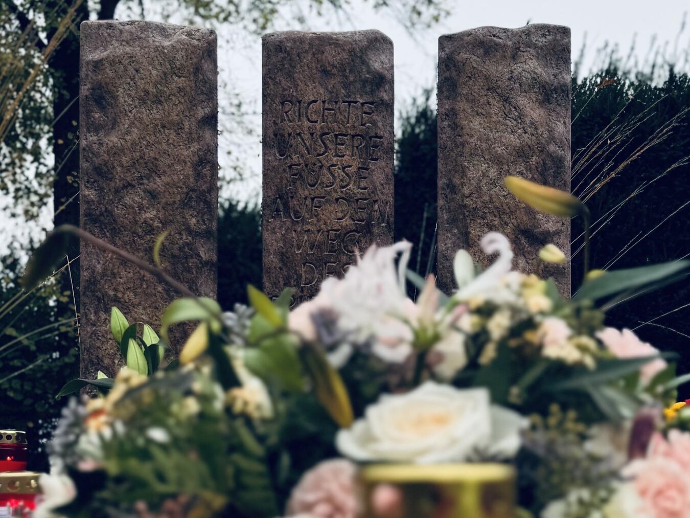 "Mahnmal im Reeser Stadtgarten nahe Busbahnhof, Stadt Rees"