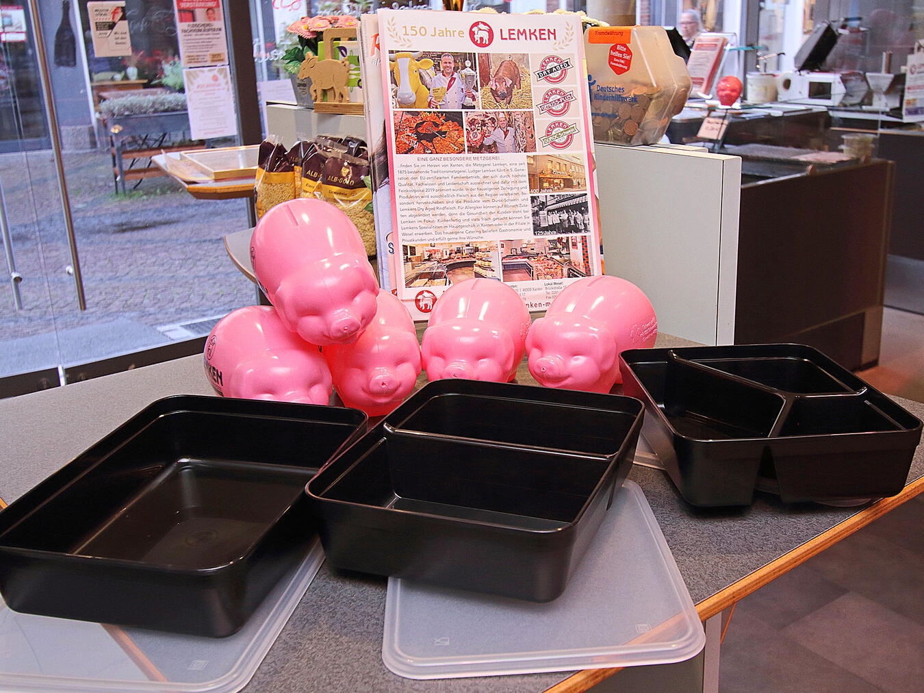 Xantener Metzgerei Lemken feiert 150. Jubiläum Das „Mehrweg-Schalen-System“ ist die neueste Ergänzung. NN-Fotos: (3): Theo Leie