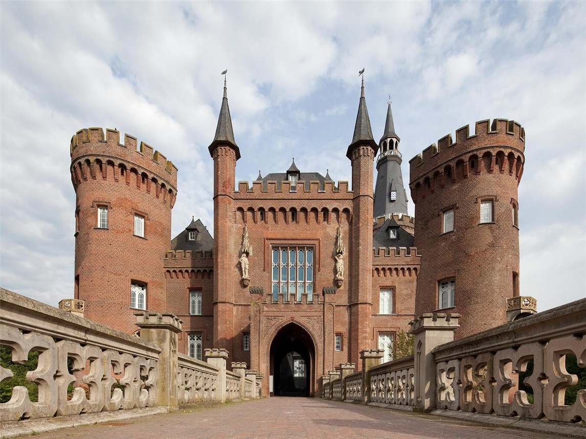 Das Museum Schloss Moyland hat unter dem Motto „Rosenmontag mal anders – Kunst statt Kamelle“ ein Alternativprogramm zum Karneval zusammengestellt. Foto: Stiftung Museum Schloss Moyland/Lokomotiv