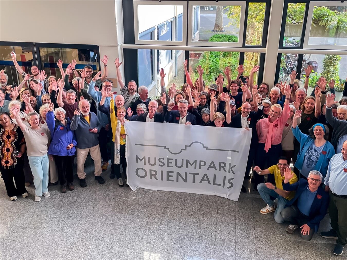 "Freudiges Museumsteam erhält Förderung des Gemeinderates Berg en Dal, Museumpark Orientalis"