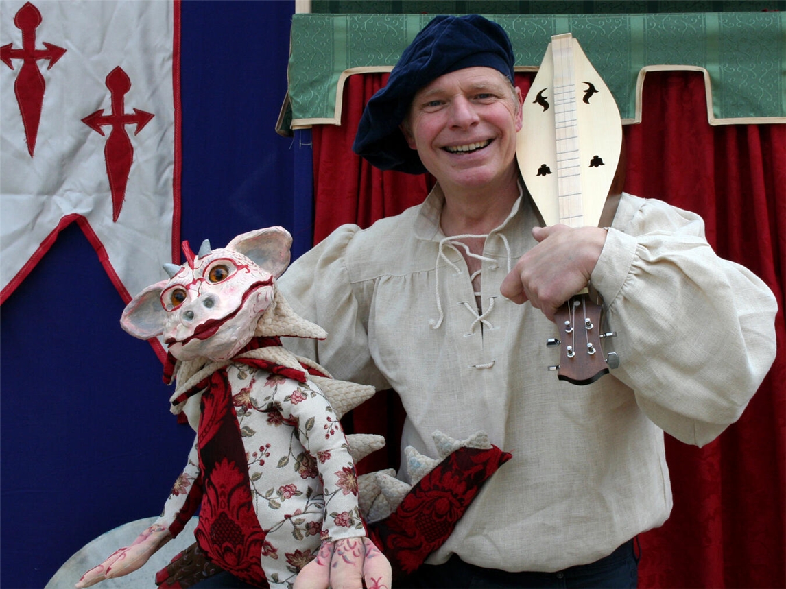 Das neue Kindertheaterprogramm 2026 ist da. Los geht’s am 24. Januar mit dem Stück „Ritterhelmpflicht für kleine Drachen“. Stadt Rees